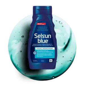 Le devant d'une bouteille de shampooing antipelliculaire pour cheveux normaux ou gras de 300 ml
